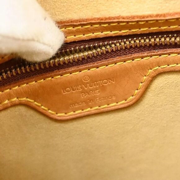 ✅AUTHENTIC✅LOUIS VUITTON LOOPING GM - Picture 9 of 15